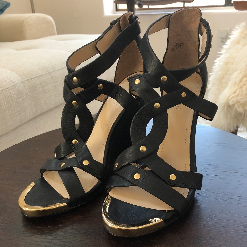 Pour La Victoire Valen Wedge Sandals